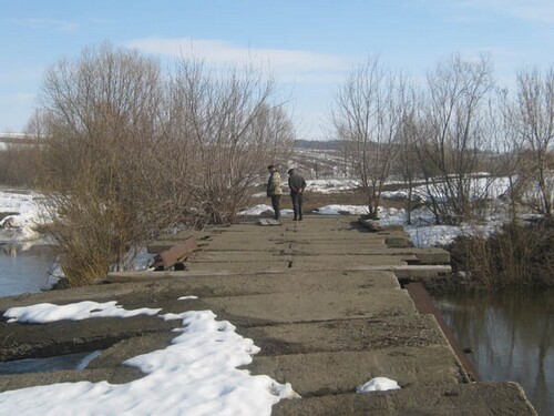 подтопило мост в селе Соболево