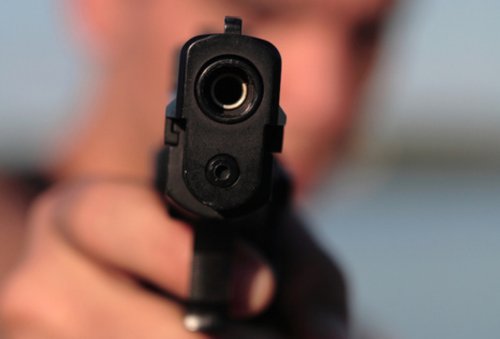 стрелял в кредитора, не хотел отдавать долг