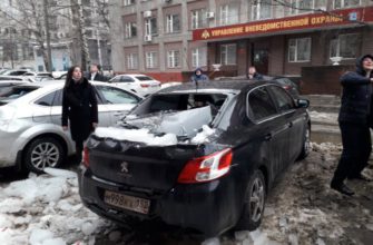 лед упал с крыши на машины полицейских, Совнаркомовская 21,