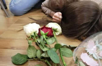 муж изнасиловал жену и заставил съесть букет роз